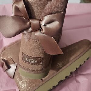 UGG Mini Bailey Bow Glimmer Boots - Starry Pink Metallic - Size 6